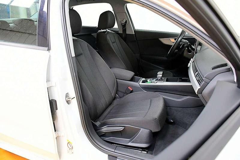Gebraucht Audi A4 Ambiente 163 PS (119 kW) 2020 Weiß Limousine