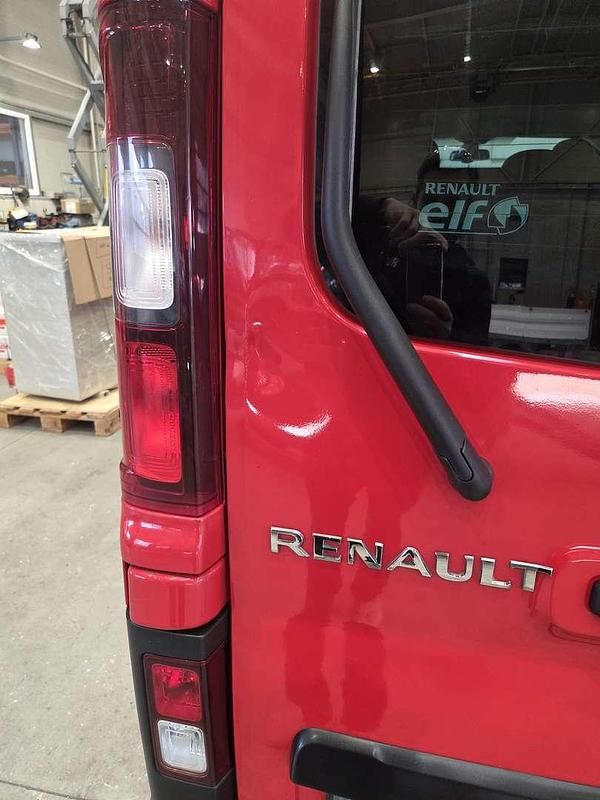 Gebraucht Renault Trafic 140 PS (102 kW) 2016 Rot Van / Kleinbus