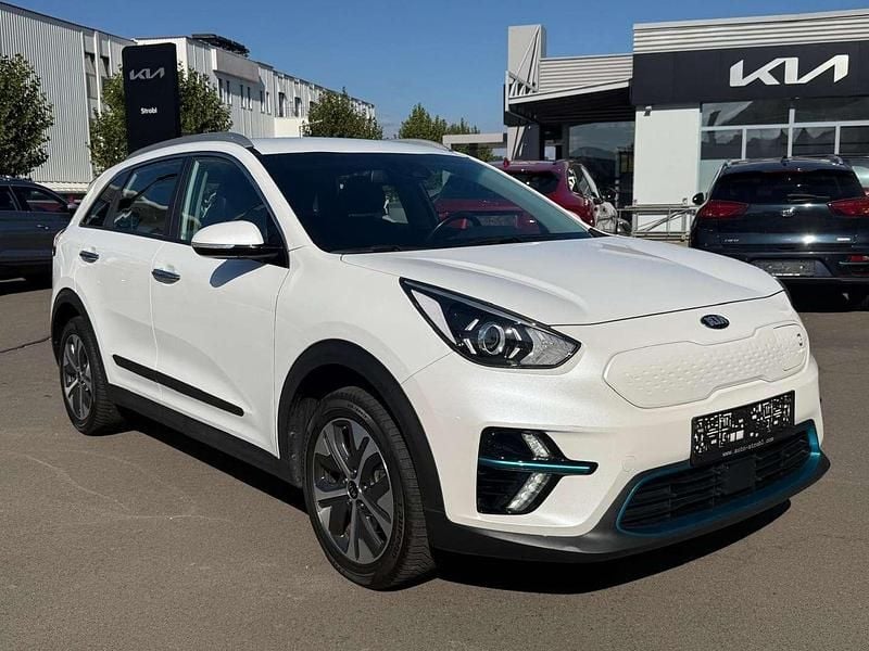 Weiß Gebraucht 2021 Kia e-Niro Gold SUV | € 17.800 (Guter Preis) - Bild 1/4