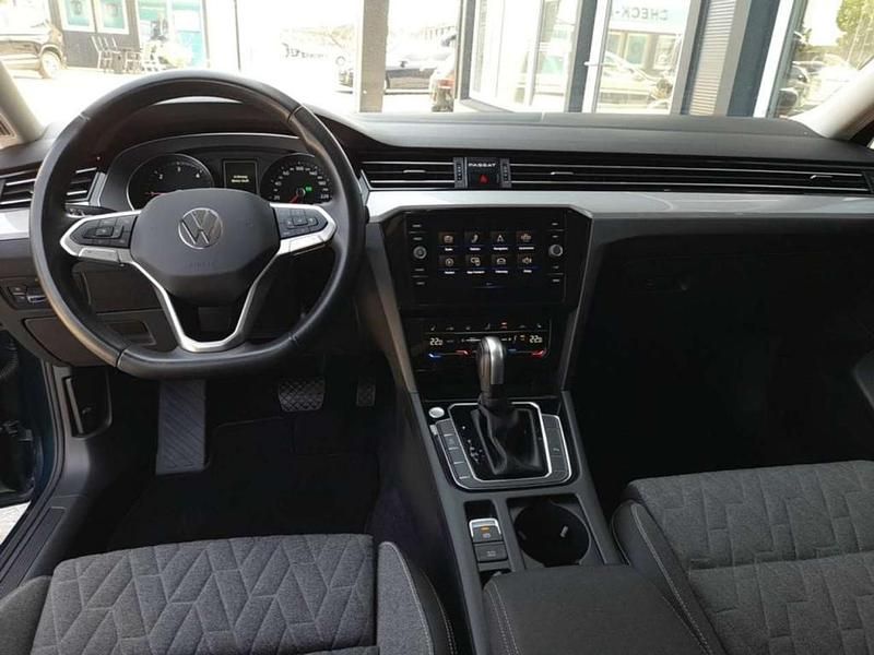 Gebraucht VW Passat Business 150 PS (110 kW) 2023 Blau Kombi