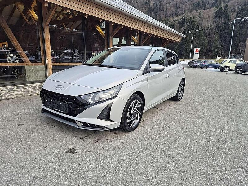 Neu Hyundai i20 101 PS (74 kW) 2025 Grau Kleinwagen