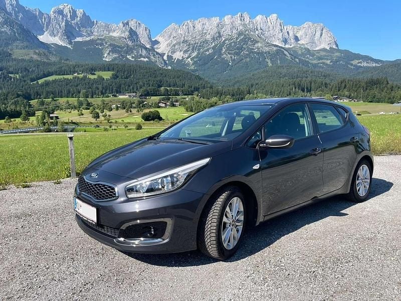 Grau Gebraucht 2017 Kia Ceed Plus Kleinwagen | € 8.500 (Superpreis) - Bild 1/4