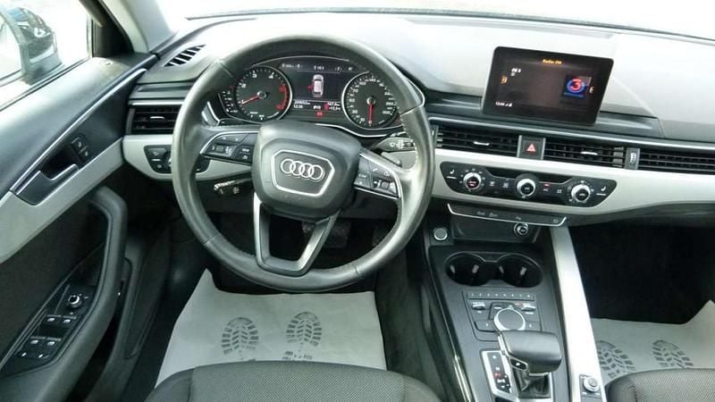 Gebraucht Audi A4 Basis 150 PS (110 kW) 2019 Schwarz Kombi