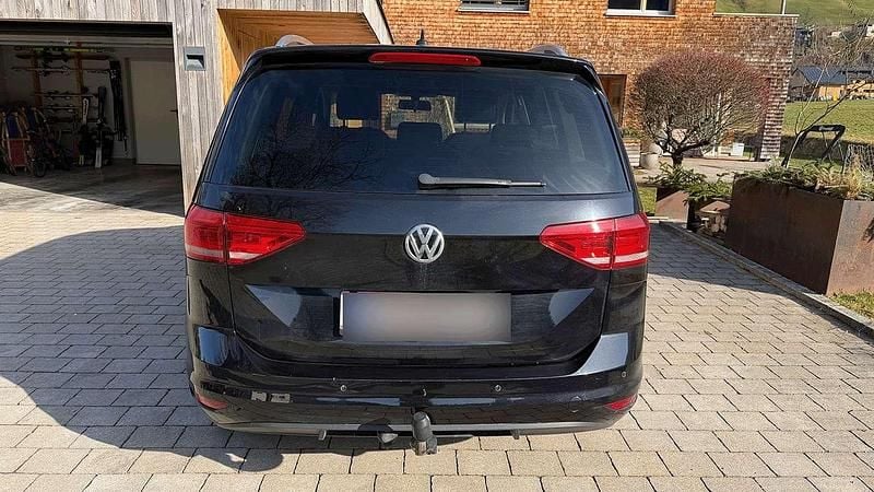 Gebraucht VW Touran Comfortline 110 PS (80 kW) 2016 Schwarz Van / Kleinbus