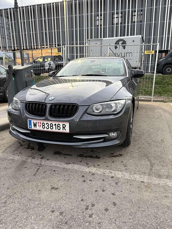 Gebraucht BMW 320 170 PS (125 kW) 2012 Grau Coupé