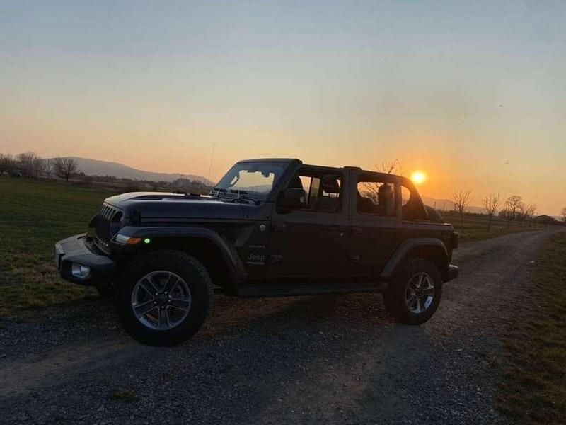 Grau Gebraucht 2018 Jeep Wrangler Unlimited Sahara SUV | € 35.500 - Bild 1/4