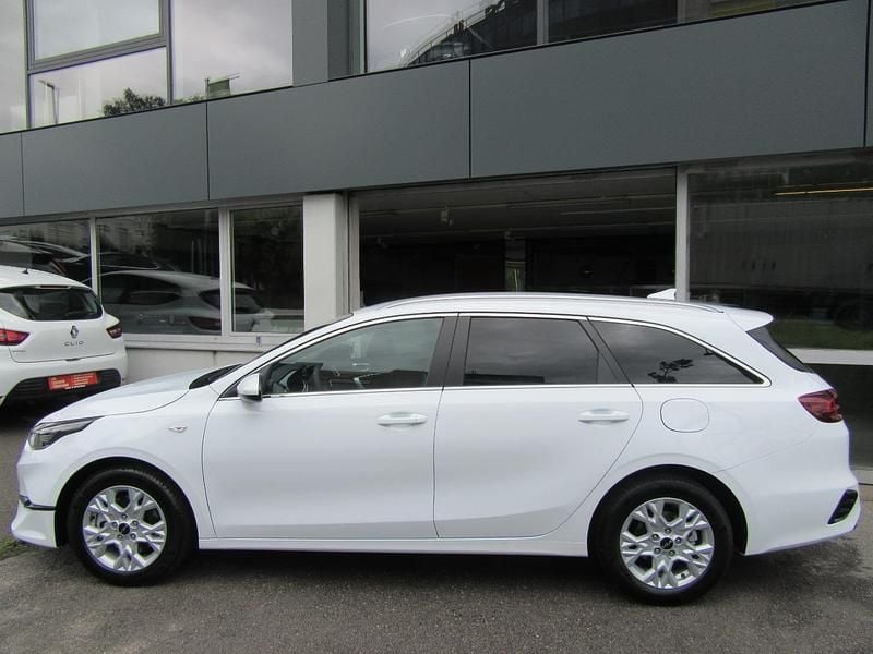 Neu Kia Ceed Sportswagon Silver 101 PS (74 kW) 2025 Casa white Kombi