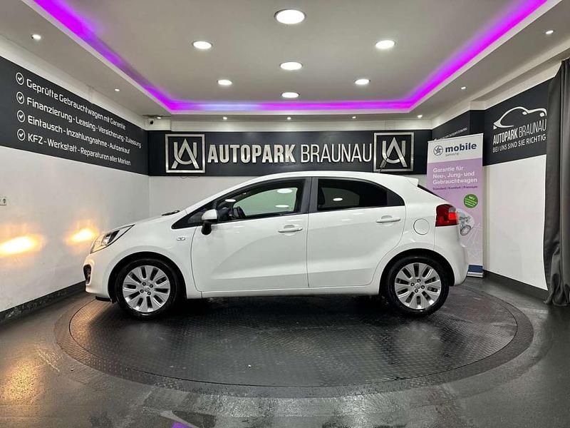 Gebraucht Kia Rio Attract 69 PS (50 kW) 2015 Weiß Kleinwagen