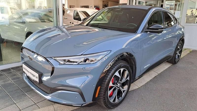 Blau Gebraucht 2023 Ford Mustang Mach-E Premium SUV | € 37.890 (Fairer Preis) - Bild 1/4