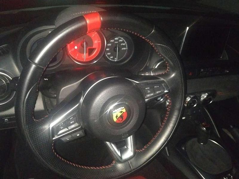 Weiß Gebraucht 2018 Abarth 124 Spider Cabrio | € 26.850 - Bild 1/4