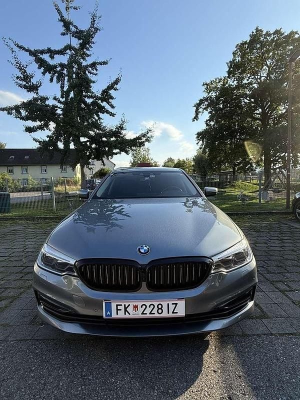 Grau Gebraucht 2018 BMW 520 Luxury Line Limousine | € 27.300 (Fairer Preis) - Bild 1/4