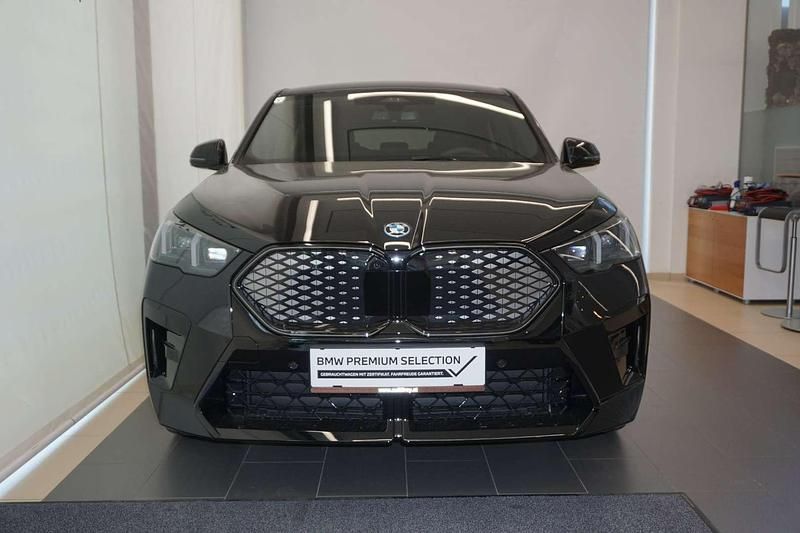 Gebraucht BMW iX2 Shadowline 225 kW (306 PS) 2025 Saphirschwarz SUV