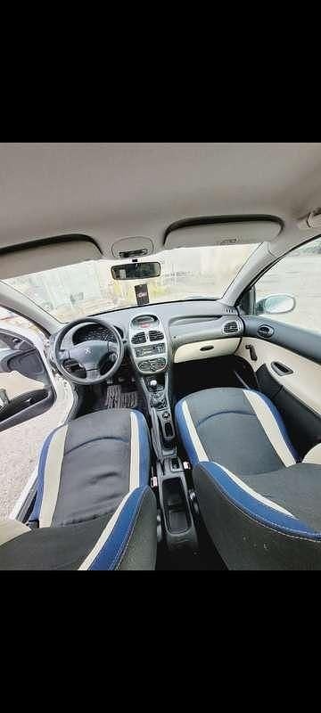 Gebraucht Peugeot 206 54 PS (39 kW) 2000 Weiß Limousine