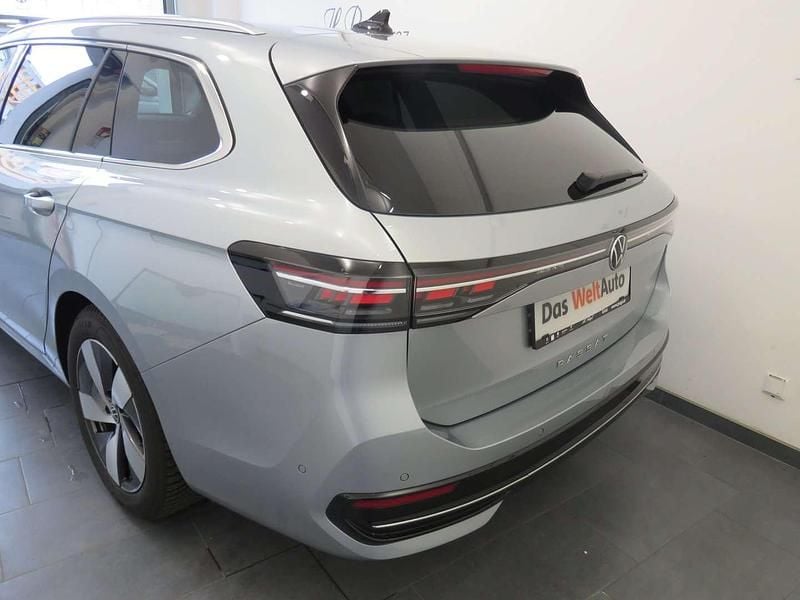 Gebraucht VW Passat Elegance 150 PS (110 kW) 2025 Silber  metallic Kombi