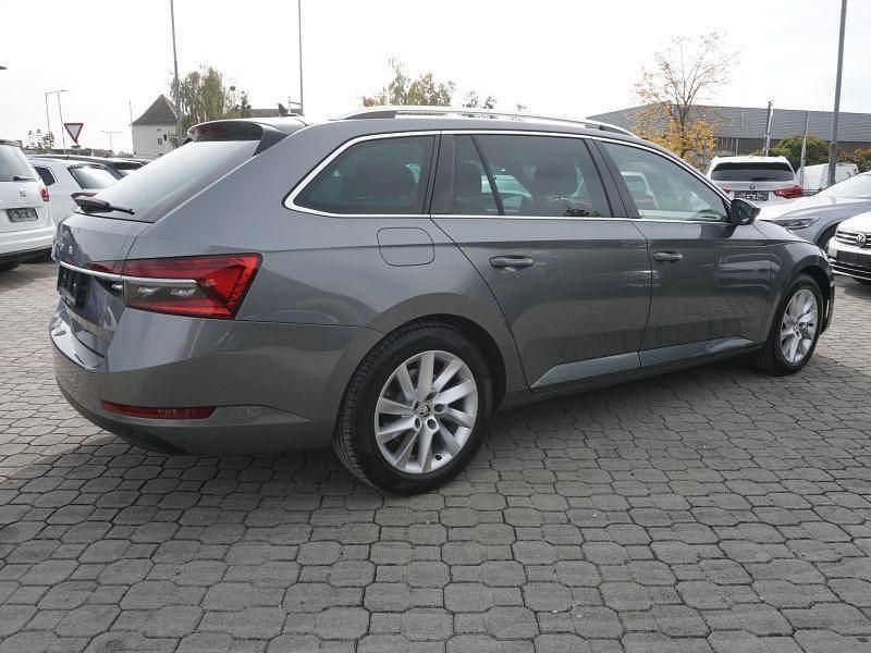 Gebraucht Skoda Superb Style 150 PS (110 kW) 2022 Grau Kombi