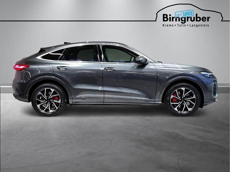 Neu Audi Q5 Sportback Ambiente 367 PS (269 kW) 2025 Mittelgrau  metallicperleffekt SUV
