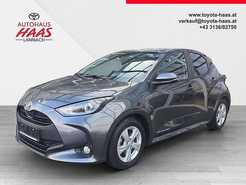 Gebraucht Toyota Yaris Hybrid Active 92 PS (67 kW) 2023 Grau Limousine