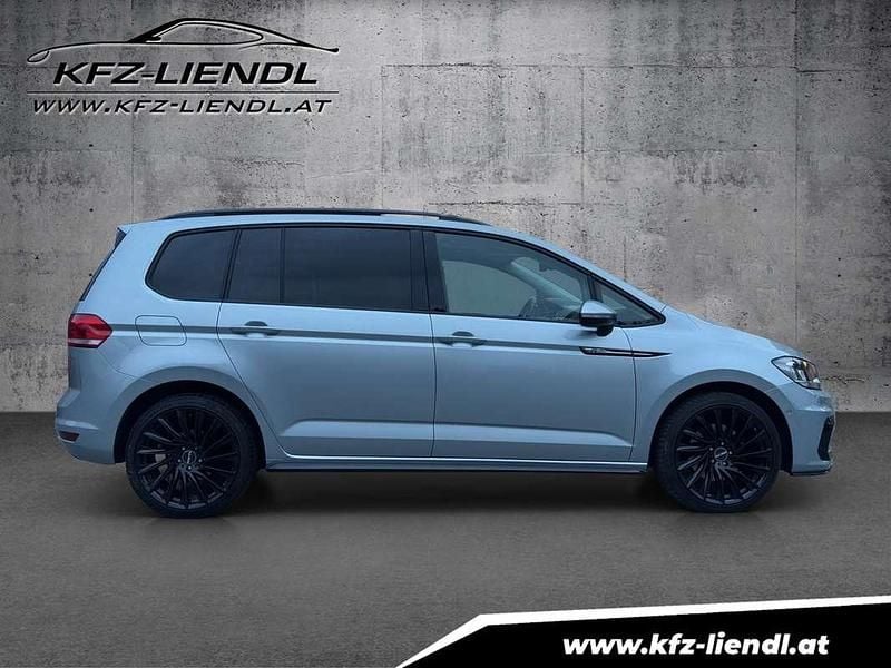 Gebraucht VW Touran R-line 150 PS (110 kW) 2024 Silber Van / Kleinbus