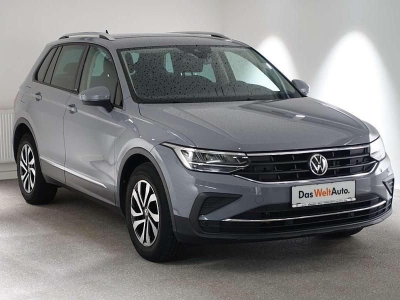 Gebraucht VW Tiguan Life 131 PS (96 kW) 2021 Grau SUV