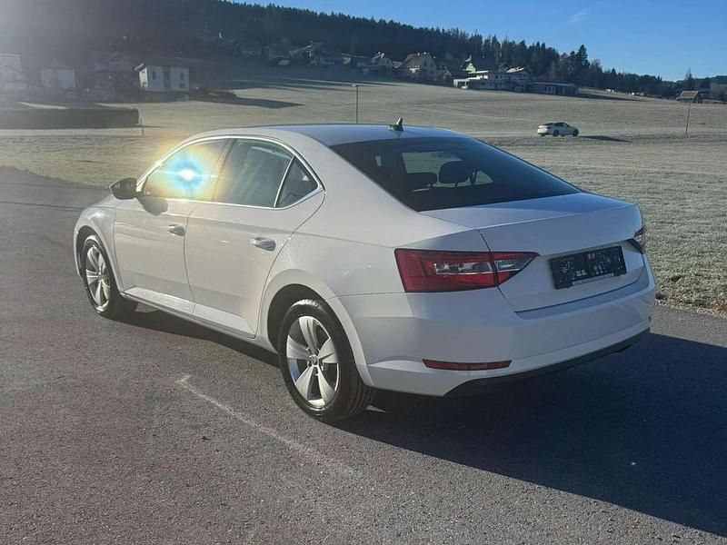 Gebraucht Skoda Superb Ambition 150 PS (110 kW) 2020 Weiß Limousine