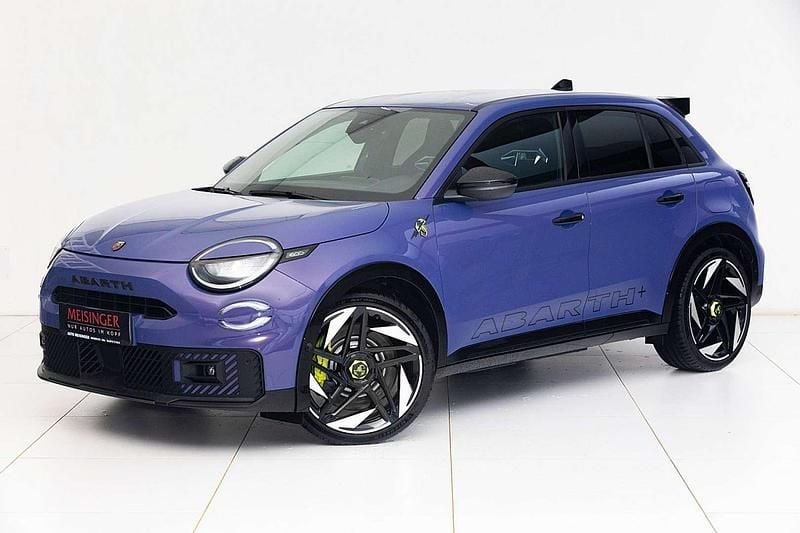 Violett Gebraucht 2025 Abarth 600e Turismo SUV | € 39.900 - Bild 1/4