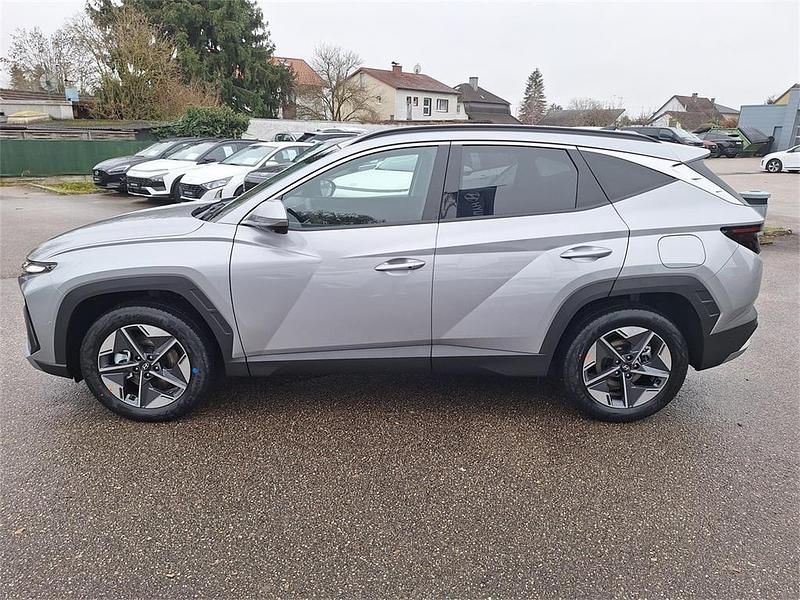 Neu Hyundai Tucson GO! 180 PS (132 kW) 2025 Shimmering silver  silber SUV