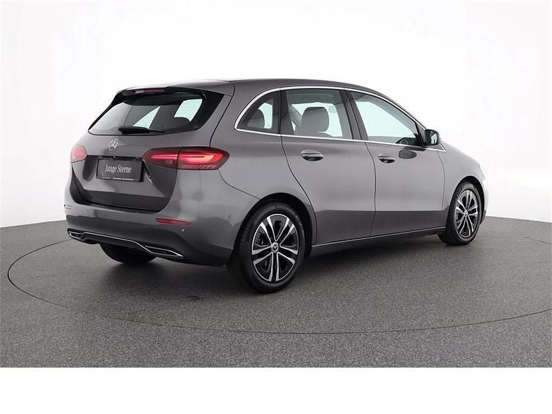 Gebraucht Mercedes B180 Progressive 136 PS (100 kW) 2024 Grau Van / Kleinbus
