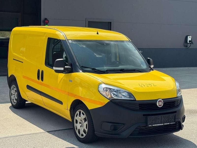 Gebraucht Fiat Doblò Basis 95 PS (69 kW) 2017 Gelb Van / Kleinbus
