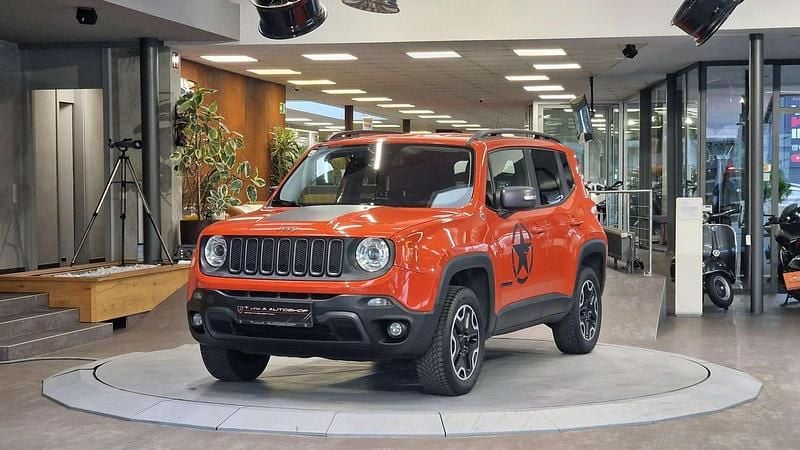 Orange Gebraucht 2016 Jeep Renegade SUV | € 18.980 - Bild 1/4