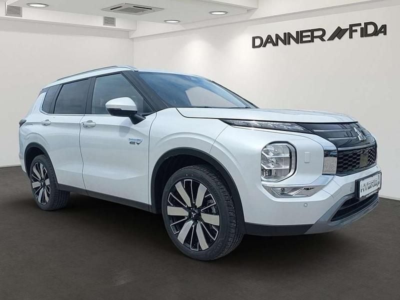 Neu Mitsubishi Outlander 136 PS (100 kW) 2025 SUV