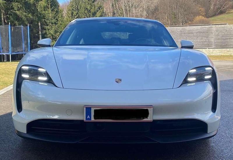 Weiß Gebraucht 2020 Porsche Taycan 4S Limousine | € 58.600 (Superpreis) - Bild 1/4