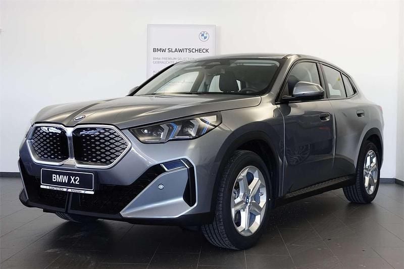 Grau Gebraucht 2024 BMW iX2 Shadowline SUV | € 43.850 (Superpreis) - Bild 1/4