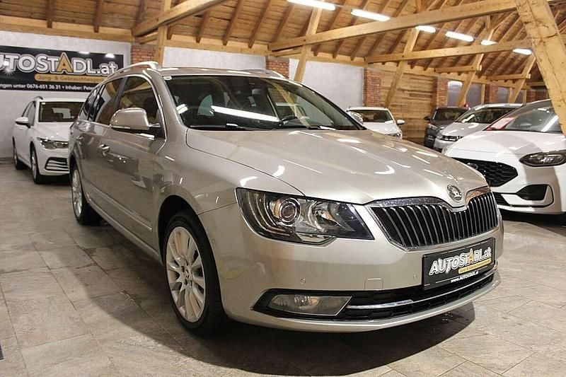 Gebraucht Skoda Superb Elegance 170 PS (125 kW) 2013 Grau Kombi