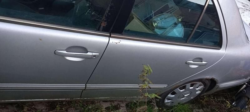 Gebraucht Mercedes E270 170 PS (125 kW) 2001 Silber Limousine