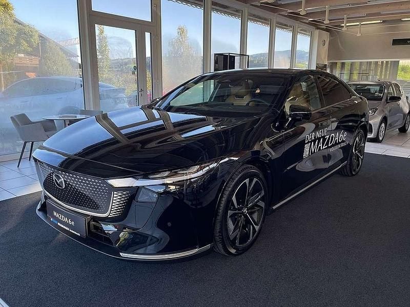 Neu Mazda 6e Takumi-Line 180 kW (245 PS) 2025 Schwarz Limousine
