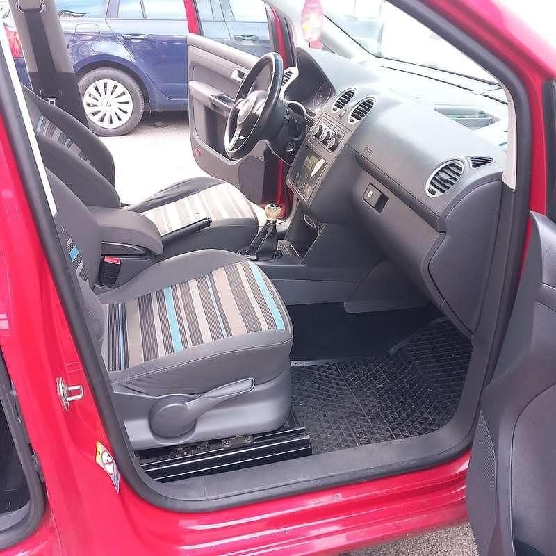 Gebraucht VW Caddy Family 105 PS (77 kW) 2011 Rot Van / Kleinbus