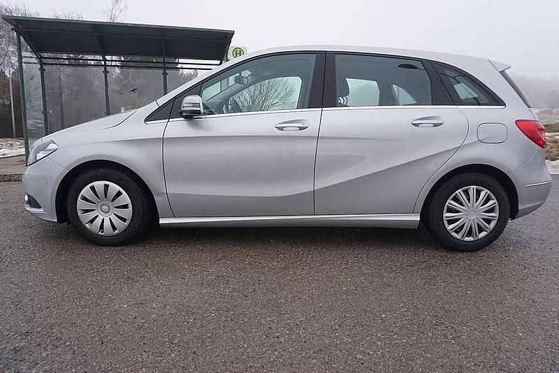Gebraucht Mercedes B180 Edition 109 PS (80 kW) 2014 Grau Van / Kleinbus
