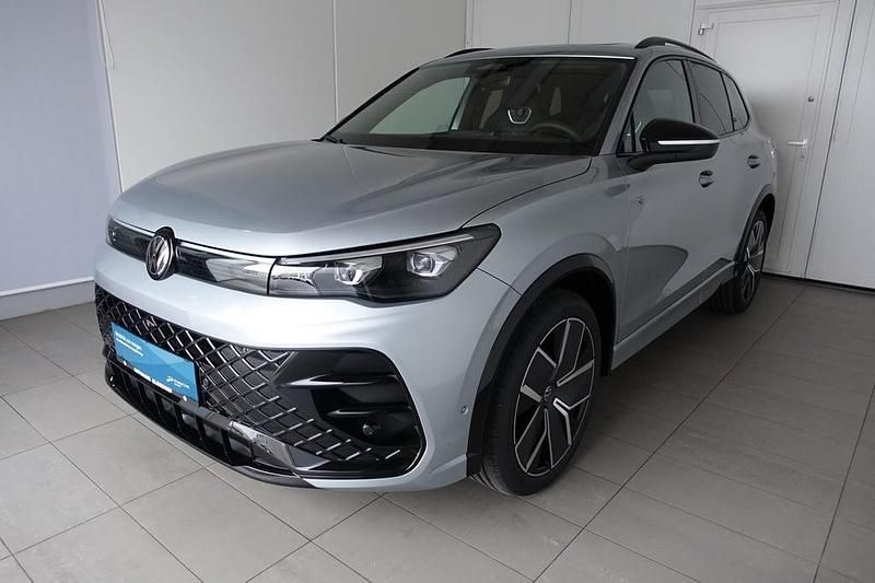 Neu VW Tiguan Sport 150 PS (110 kW) 2025 Silber  metallic SUV