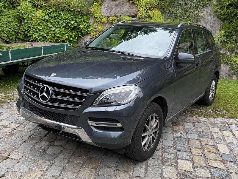 Gebraucht Mercedes ML350 258 PS (189 kW) 2013 Blau SUV