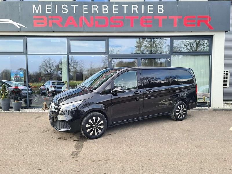 Schwarz Gebraucht 2023 Mercedes V220 Van / Kleinbus | € 62.990 (Fairer Preis) - Bild 1/4