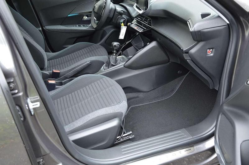 Gebraucht Peugeot 2008 Style 110 PS (80 kW) 2022 Grau SUV