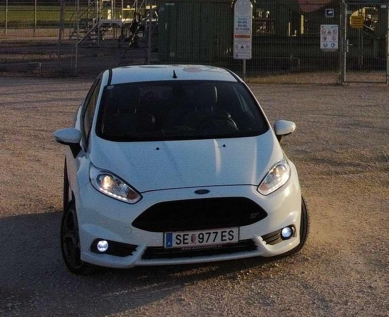 Weiß Gebraucht 2014 Ford Fiesta ST Kleinwagen | € 8.900 (Etwas zu teuer) - Bild 1/4