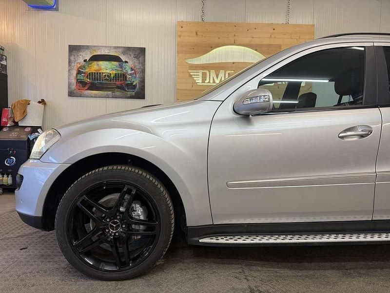 Gebraucht Mercedes ML320 224 PS (164 kW) 2007 Silber SUV