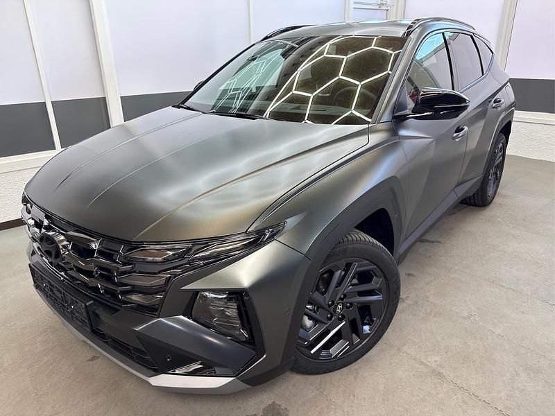 Grün Neu 2025 Hyundai Tucson SUV | € 40.001 (Teuer) - Bild 1/4