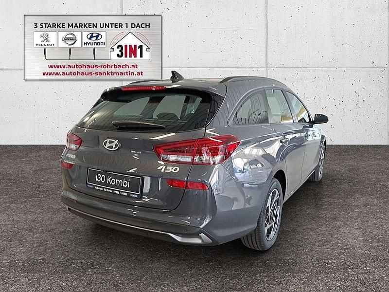 Gebraucht Hyundai i30 GO! 97 PS (71 kW) 2024 Schwarz Kombi