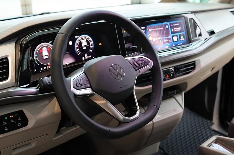 Neu VW Multivan Business 245 PS (180 kW) 2025 Schwarz  metallicperleffektno Van