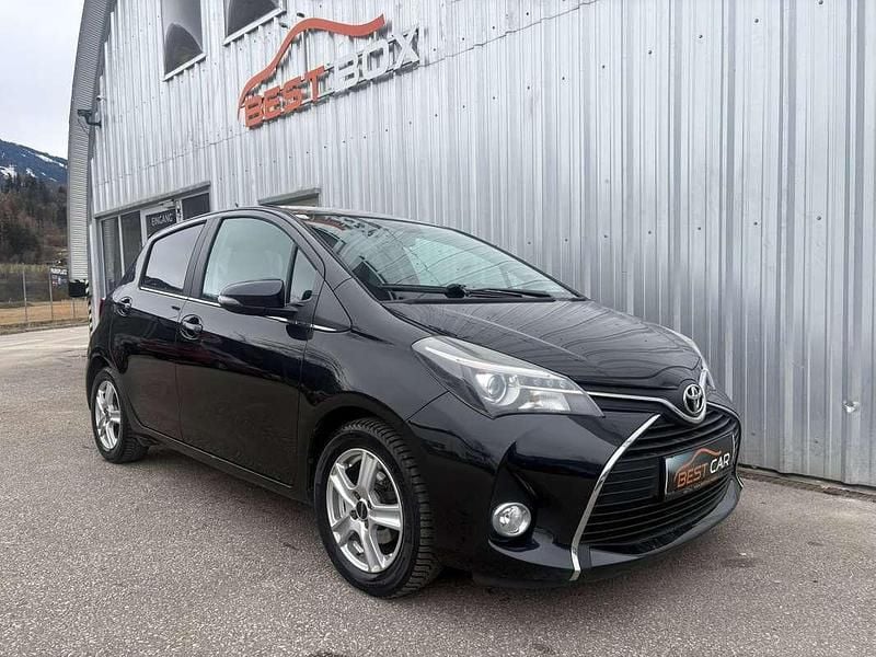 Gebraucht Toyota Yaris Active 90 PS (66 kW) 2015 Schwarz Kleinwagen