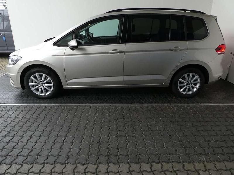 Gebraucht VW Touran 150 PS (110 kW) 2024 Silber  metallic Van / Kleinbus