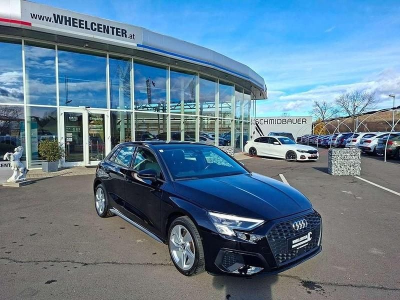 Gebraucht Audi A3 Sportback Ambiente 110 PS (80 kW) 2022 Schwarz Kleinwagen