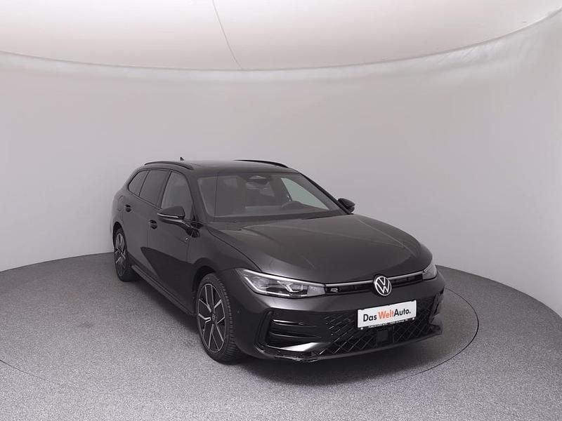 Gebraucht VW Passat R-line 272 PS (200 kW) 2025 Schwarz  metallic Kombi